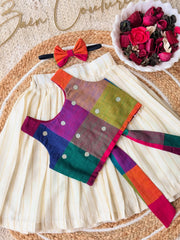 Celebrate Onam in style! 🪷 Vibrant Madras checks, subtle zari stripes, and traditional charm for kids.